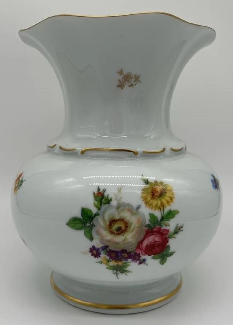 Casa Padrino Luxus Barock Porzellan Vase Weiß / Mehrfarbig / Gold H. 23 cm - Runde Blumenvase im Barockstil - Luxus Barock Accessoires - Reichenbach Porzellan - Luxus Qualität - Made in Germany