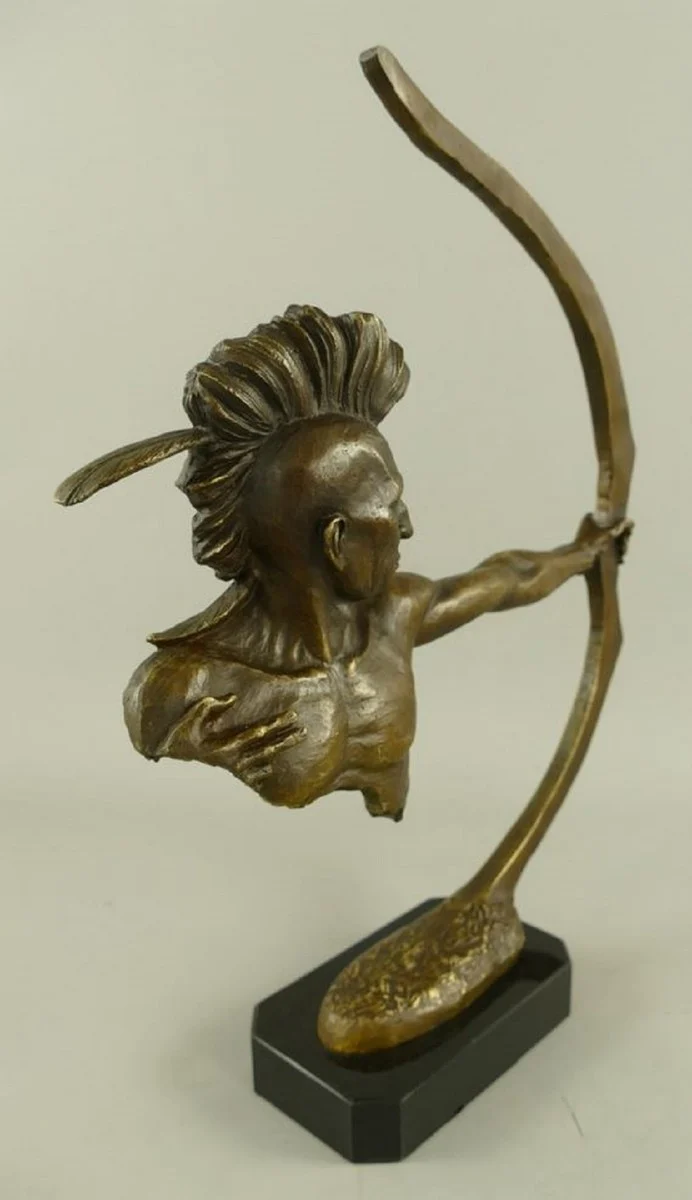 Casa Padrino Luxus Bronze Deko Skulptur Indianer mit Bogen Bronze / Schwarz H. 42 cm