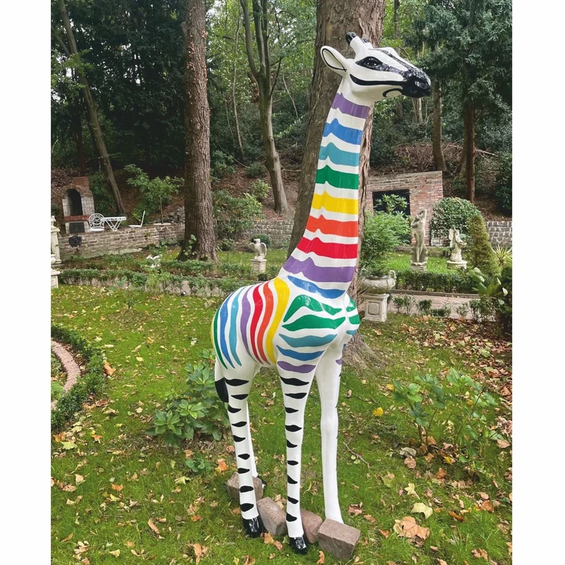 Casa Padrino Garten Deko Skulptur Giraffe Weiß / Bunt H. 205 cm - Garten Deko Figur