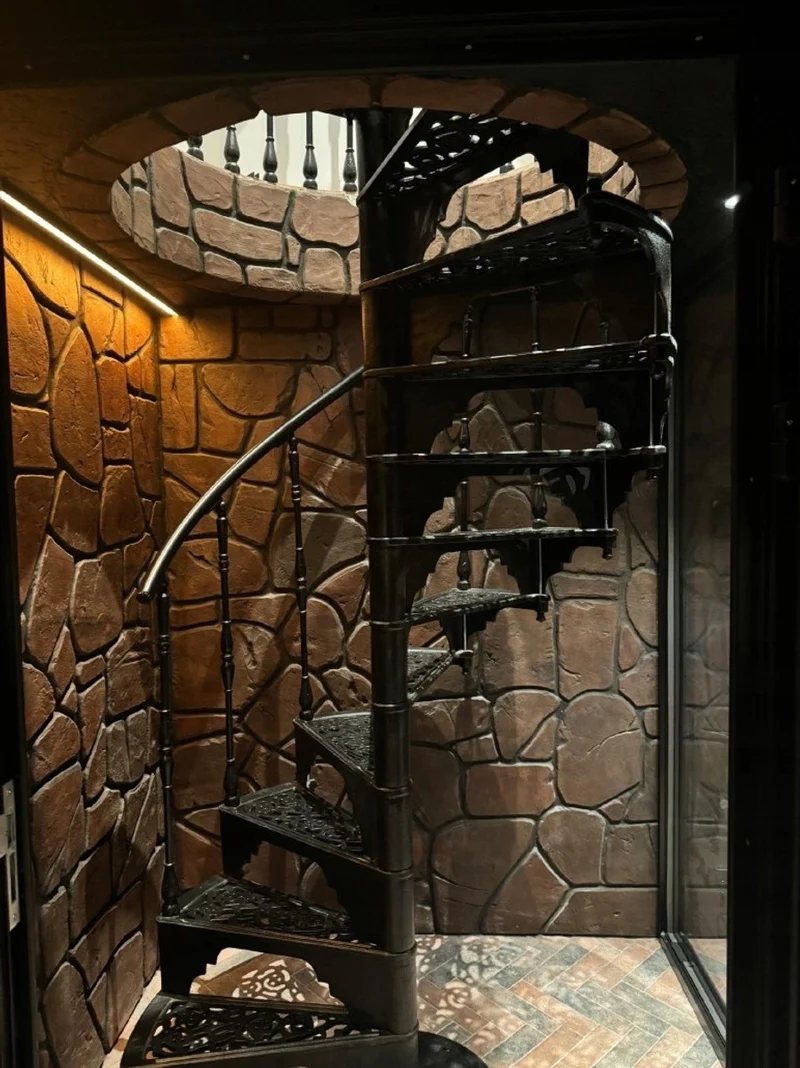 Casa Padrino Gusseisen Wendeltreppe Weiß Ø 133 x H. 304 cm - Rustikale Spiraltreppe mit 15 Stufen - Massive Gusseisen Treppe