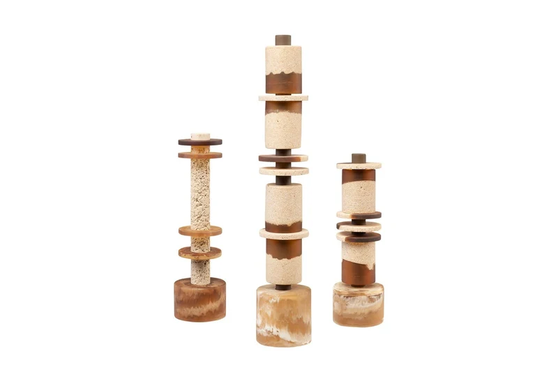 Casa Padrino Luxus Deko Objekt Cremeweiß / Braun Ø 11 x H. 62,7 cm - Hohe Skulptur Strata aus Kunstharz und Sand - Luxus Deko Accessoires