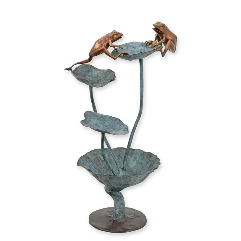 Casa Padrino Luxus Bronze Brunnen Zwei Frösche auf Seerosenblatt Bronze / Grün 63 x 50,5 x H. 124 cm - Gartenbrunnen - Wasserspiel - Garten Deko