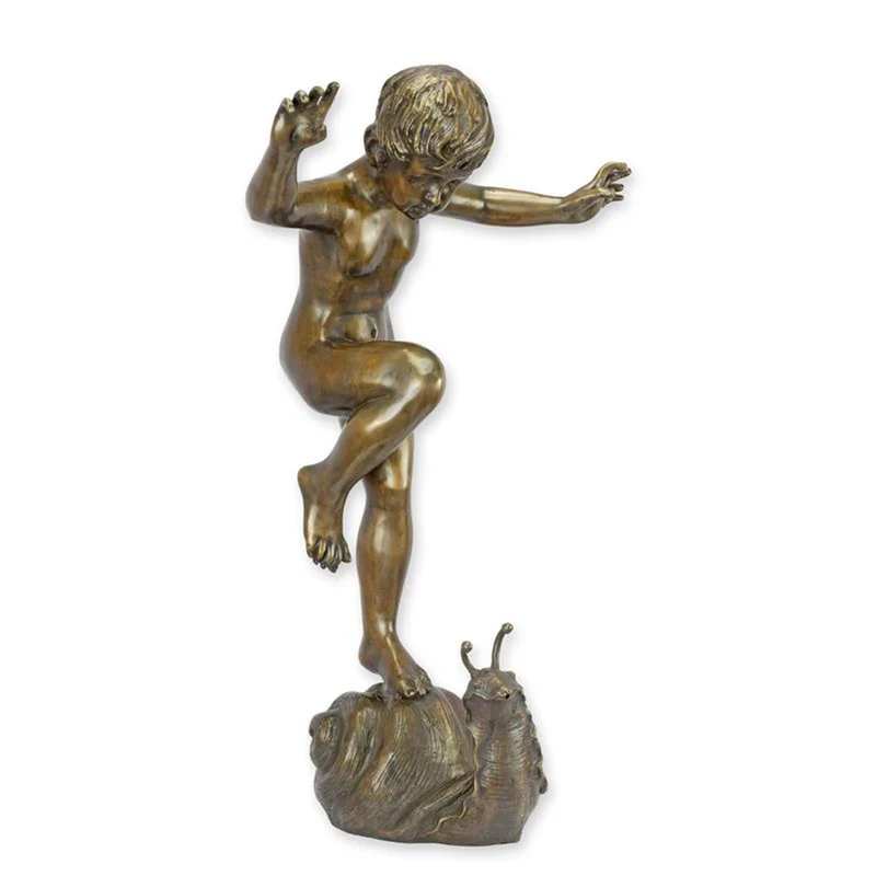 Casa Padrino Luxus Bronze Brunnen Knabe auf Schnecke Bronze / Gold / Braun 47,5 x 29 x H. 70,7 cm - Gartenbrunnen - Wasserspiel - Garten Deko