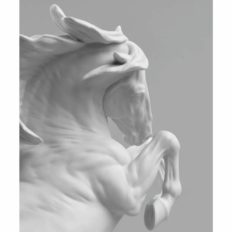 Casa Padrino Luxus Deko Porzellan Skulptur Geisterpferd H. 50 cm - Handgefertigt