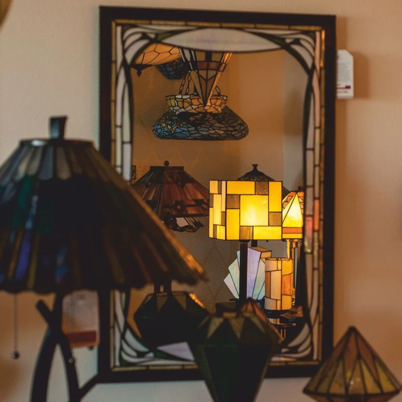 Casa Padrino Art Deco Tiffany Stehleuchte Creme / Schwarz H. 164 cm - Tiffany Leuchten