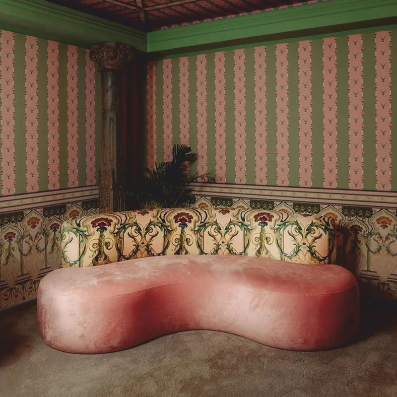 Casa Padrino Luxus Samt Sofa mit Barocken Musterstoff Rosa / Bunt 220 cm - Hotel Möbel - Wohnzimmer Möbel - Büro Möbel - Luxus Möbel