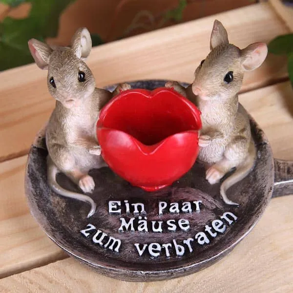 Mäuse zum Verbraten in Pfanne mit Herz