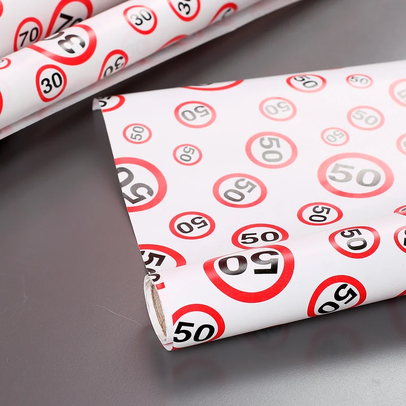Geschenkpapier zum 50. Geburtstag im Verkehrszeichendesign
