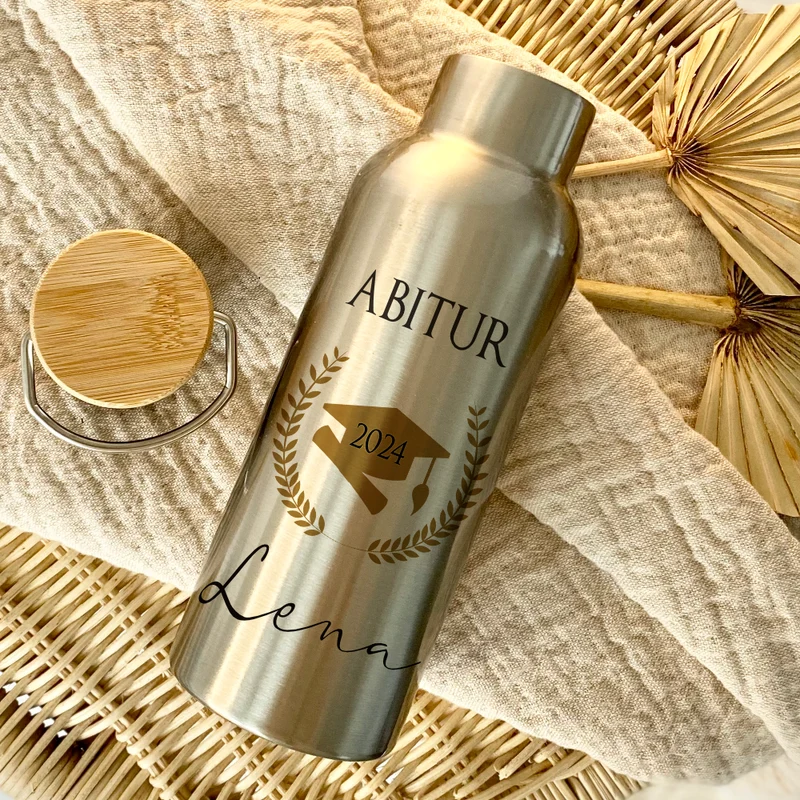 Trinkflasche Abi als Geschenkidee zum bestandenen Abitur mit Namen personalisiert | Thermosflasche aus Edelstahl mit Bambusdeckel für Abiturienten Teenager | 500ml