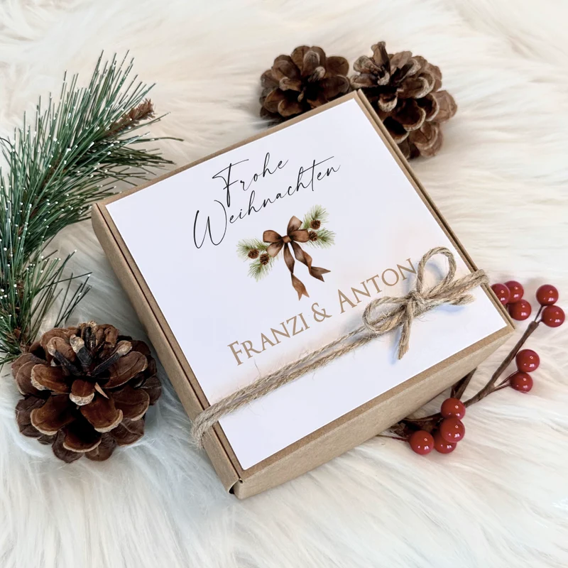 Geschenkschachtel Weihnachtsschleife Geschenkidee an Weihnachten I Geschenk Box mit Namen Personalisiert I Weihnachtsgeschenk Karte I 3 Varianten