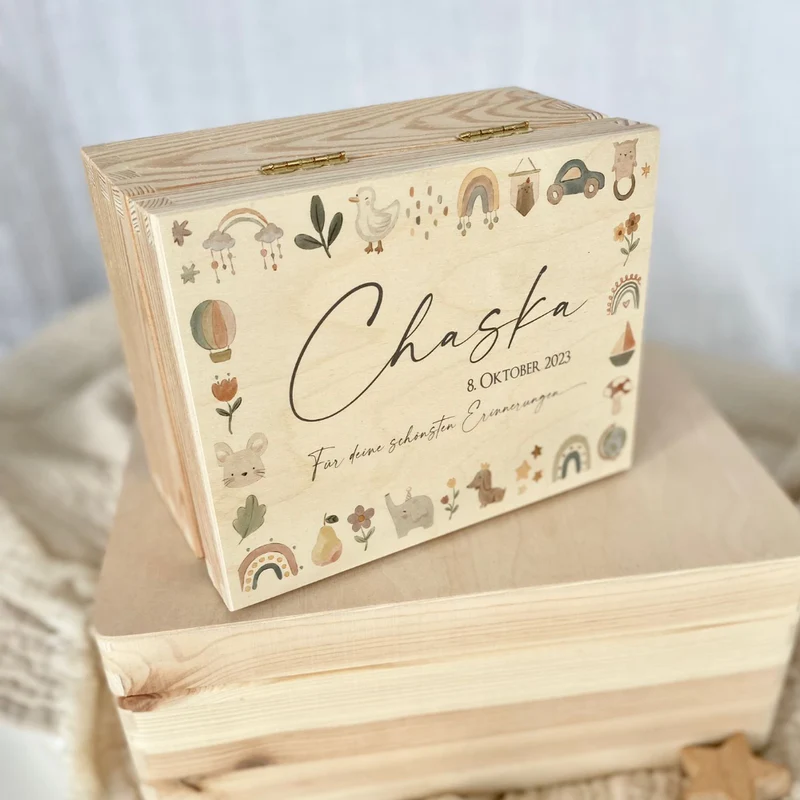 Personalisierte Holzkiste für Babys, Erinnerungsbox mit Deckel, Namen u. Geburtsdatum | Motiv: Tierkranz