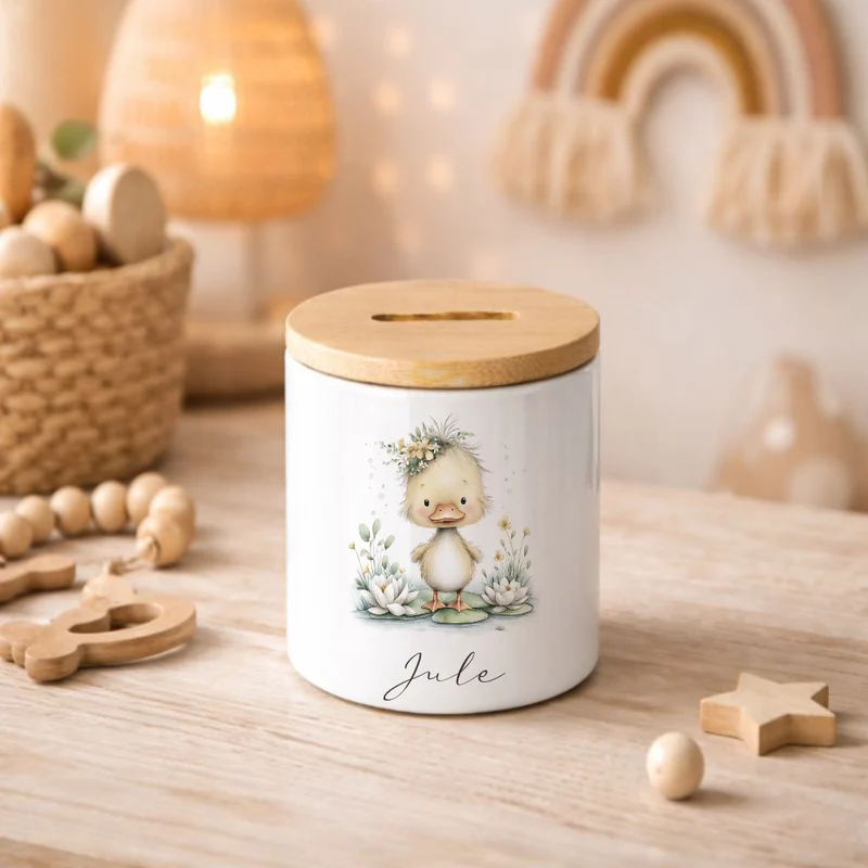 Personalisierte Keramik-Spardose mit Bambusdeckel für Kinder & Babys | Individuelles Geldgeschenk mit Namen | Motive: Igel, Faultier, Otter, Ente, Küken