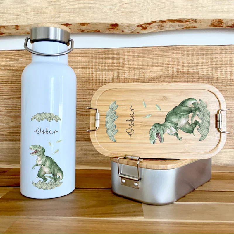 Trinkflasche mit Dino u. Namen für Kinder | Personalisiertes Geschenk für Mädchen u. Jungen mit Dinosaurier| 500 ml Isolierflasche aus Edelstahl mit Bambusdeckel | Als Set verfügbar mit Brotdose