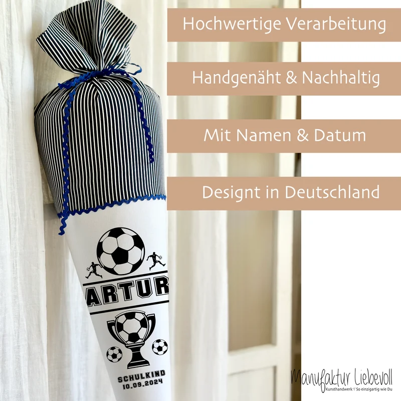 Schultüte Fußball in Blau für Jungen personalisierte Fußballspieler Einschulungstüte 70 cm | Manufaktur Liebevoll | Optional mit Füllkissen und Spitzenschutz