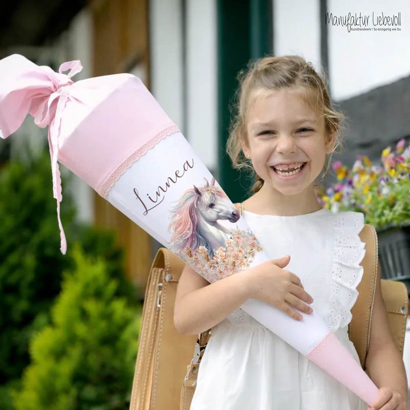 Einhorn Stoff Schultüte für Mädchen I Pferd Zuckertüte mit Namen Einschulungstüte Einschulung Datum Blumen Füllkissen 70 cm I Optional mit Füllkissen und Spitzenschutz