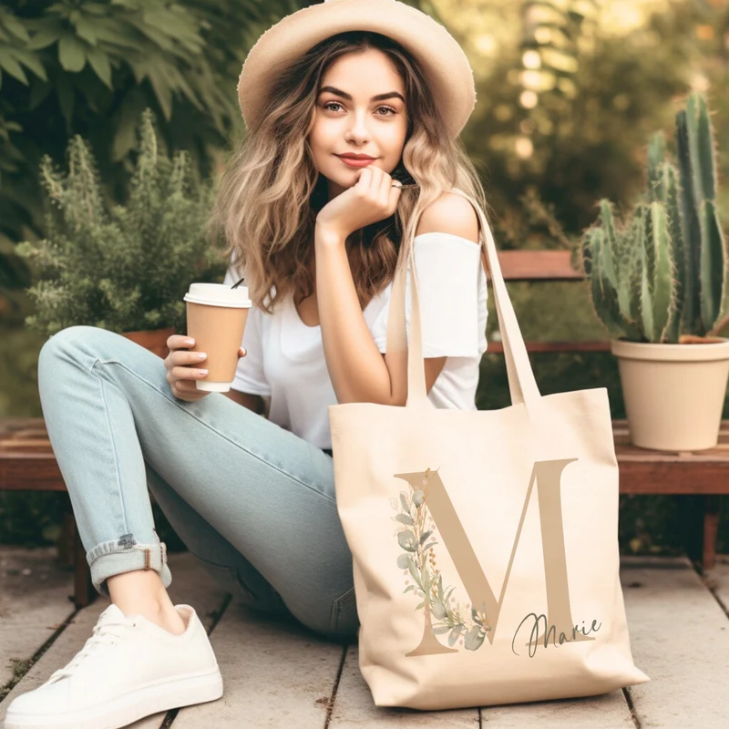 Personalisierter Stoffbeutel Eukalyptus mit Buchstaben u. Namen | Stofftasche mit Initialen für Frauen