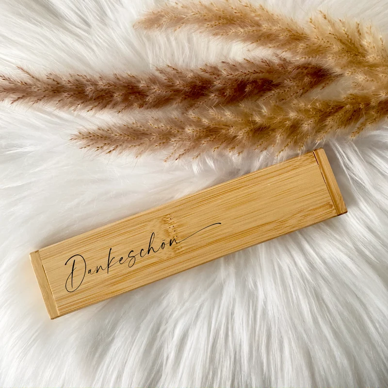 Personalisierter "Dankeschön" Kugelschreiber mit Namen und Etui aus Bambus als Dankeschöngeschenk