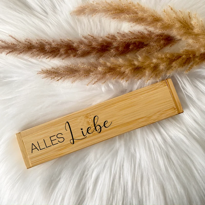 Personalisiertes Kugelschreiber Set "Alles Liebe" mit Wunschnamen und Bambus Etui
