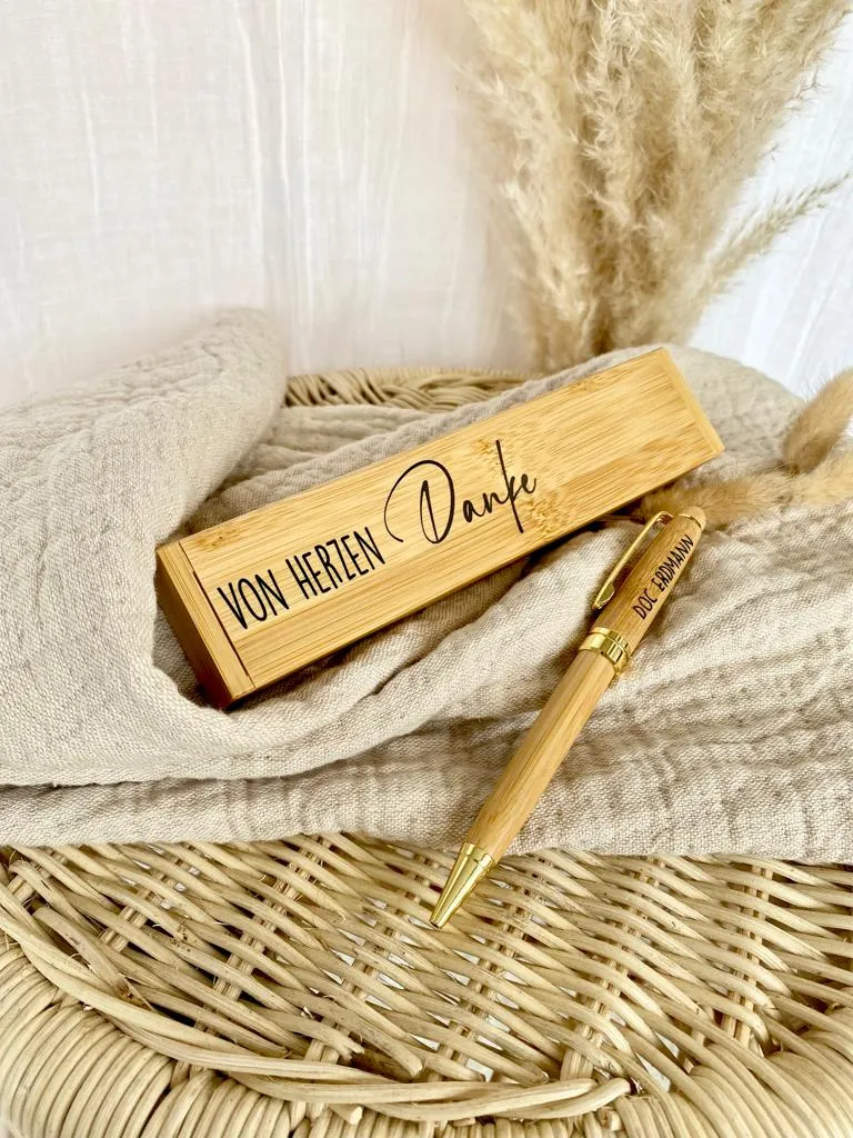 Personalisierter Kugelschreiber "Von Herzen Danke" mit Wunschnamen und Bambus Etui