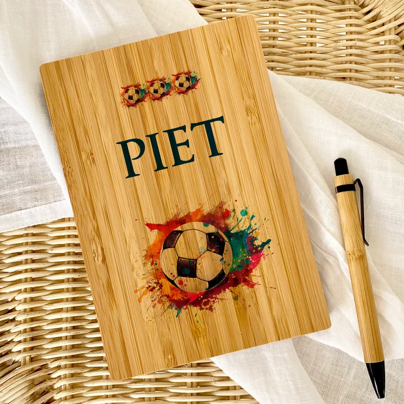 Notizbuch Fußballspieler mit Namen des Kindes | personalisiertes Tagebuch Schreibheft für Jungen als besonderes Geschenk Geburtstag | 7 Motivvarianten zur Auswahl