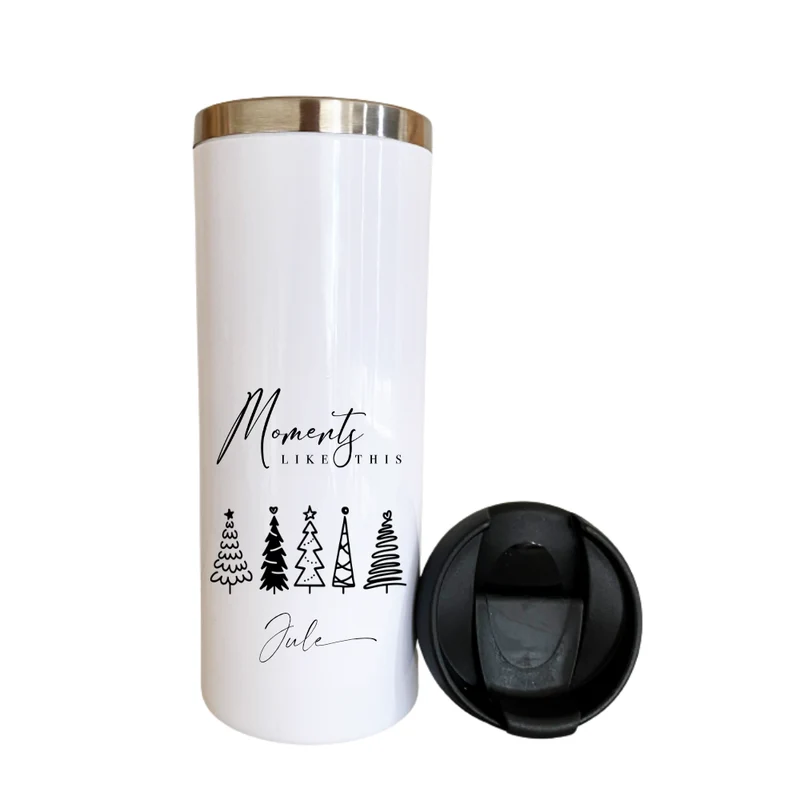 Personalisierter Thermobecher "Moments like this" mit Namen und Weihnachtsbäumen | Coffee to go Thermobecher aus Edelstahl in Weiß für Weihnachten und Winter
