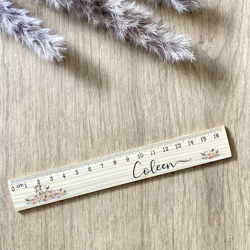 Lineal für Mädchen mit Namen und Rehkitz | Personalisiertes Geschenk für Kinder | Holzlineal mit Namen
