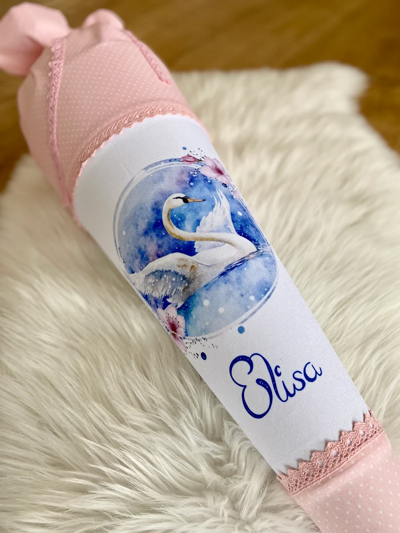 Schultüte "Schwan" aus Stoff | Personalisiert mit Namen und Datum für Mädchen | Optional mit Füllkissen und Spitzenschutz