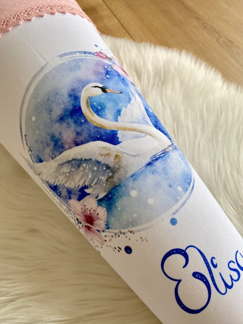 Schultüte "Schwan" aus Stoff | Personalisiert mit Namen und Datum für Mädchen | Optional mit Füllkissen und Spitzenschutz