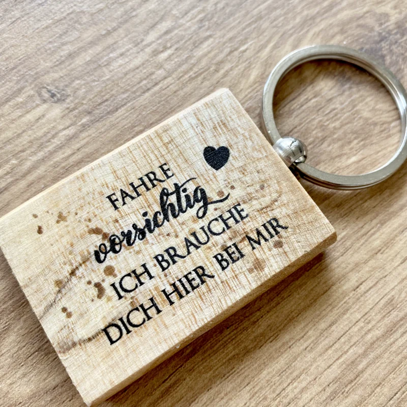 Schlüsselanhänger aus Holz "Fahre vorsichtig" | Geschenk für Autofahrer u. Paare | Glücksbringer mit Schriftzug