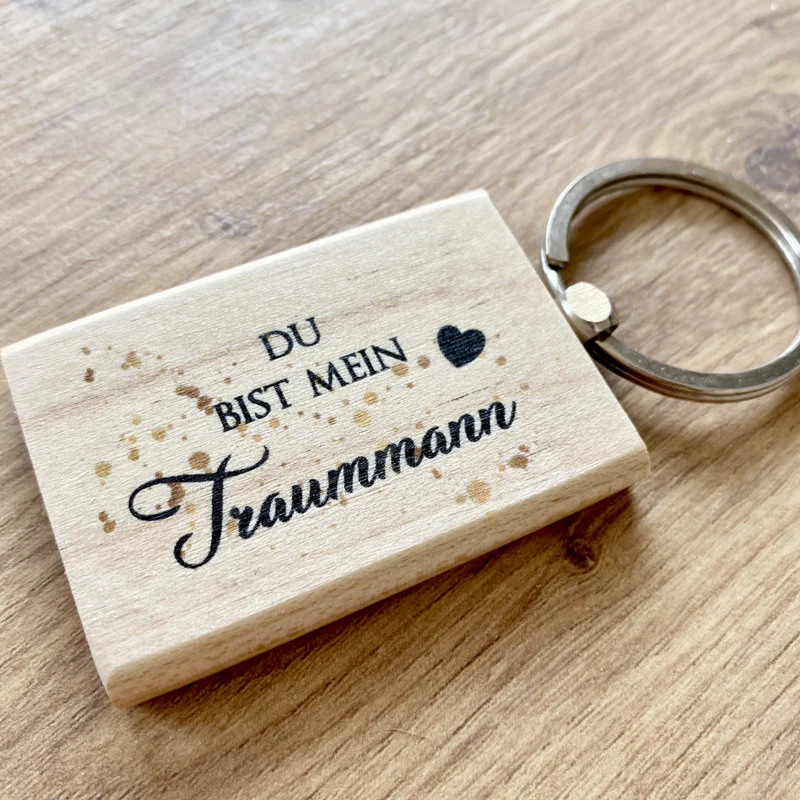 Schlüsselanhänger aus Holz "Du bist mein Traummann" | Originelles Geschenk für Männer, den Partner, Freund und Ehemann