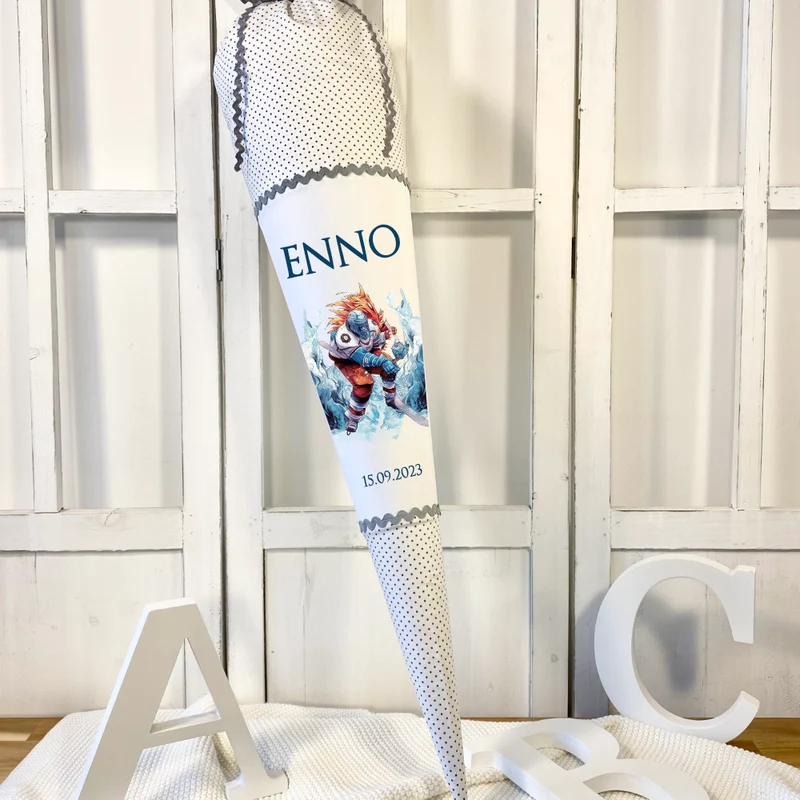 Handgenähte personalisierte graue Eishockey Stoff Schultüte mit Namen Sport Einschulungstüte Datum Zuckertüte 70 cm | Optional mit Füllkissen und Spitzenschutz