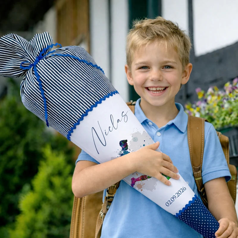 Personalisierte Stoff Schultüte Fußball in Blau für Jungen mit Fußballspieler Einschulungstüte 70 cm | Manufaktur Liebevoll | Optional mit Füllkissen und Spitzenschutz