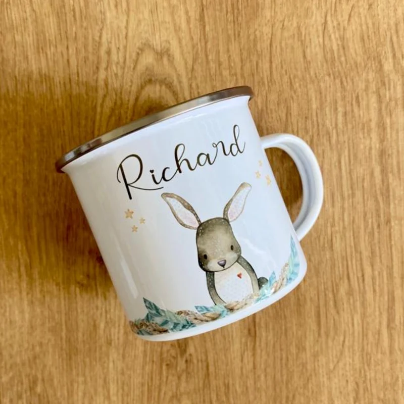 Tolle Kindertasse Hase mit Namen des Kindes | Emaille Trinkbecher für Mädchen u. Jungen I Personalisierte Tasse als besonderes Geschenk | 7 Motivvarianten zur Auswahl