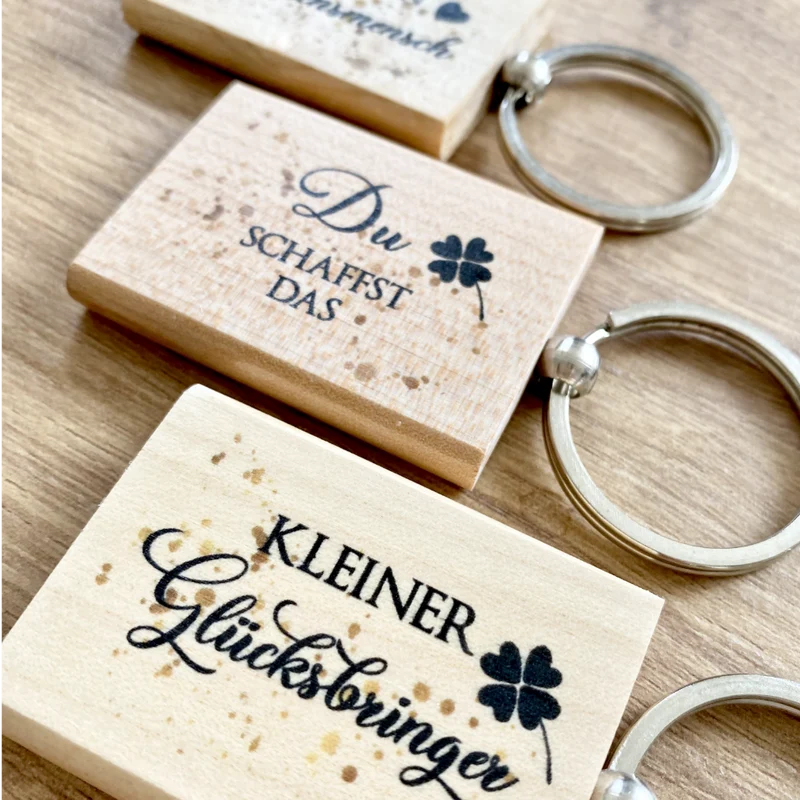 Schlüsselanhänger aus Holz "Kleiner Glücksbringer" mit Kleeblatt | Viel Glück und Kraft