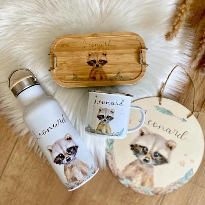 Kindertasse Waschbär mit Namen des Kindes | Trinkbecher aus Emaille für Mädchen u. Jungen I Personalisierte Tasse als tolles Geschenk | 4 Motivvarianten zur Auswahl