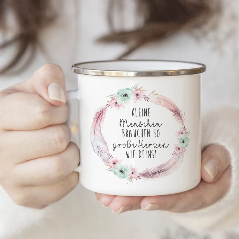 Tasse mit Spruch "Kleine Menschen brauchen so große Herzen" | Besondere Geschenkidee u. schönes Geschenk für Erzieherinnen, Lehrerinnen, Hebammen u. Krankenschwestern | Persönliches Dankeschön u. originelles Abschiedsgeschenk
