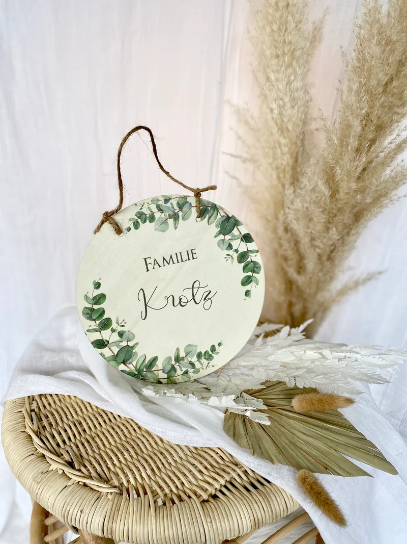 Personalisiertes Türschild aus Holz "Eukalyptus" | Besondere Dekoration für den Eingang und schöne Geschenkidee für Familien | 3 Motivvarianten zur Auswahl