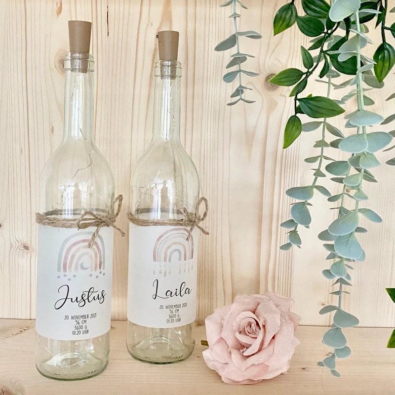 Personalisierte Leuchtflasche "Regenbogen" mit bunten Lichtern | Besonderes Geschenk zur Geburt, schöne Dekoration u. persönliche Erinnerung | 2 Motivvarianten zur Auswahl