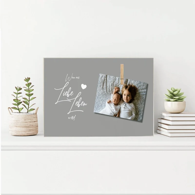 Tolles Fotogeschenk aus Holz für werdende Eltern | Holzbild mit Spruch "Wenn aus Liebe Leben wird“ | Memoboard mit Holzklammer zum selbstständigen Befestigen eines Fotos oder des Ultraschallbildes | 3 Farbvarianten zur Auswahl