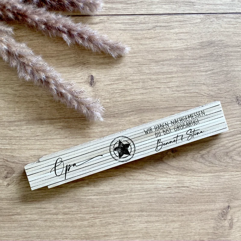 Zollstock "Opa wir haben nachgemessen" personalisiert mit Namen des Enkelkindes / der Enkelkinder | Geschenk für Großväter mit Spruch | Meterstab aus Holz