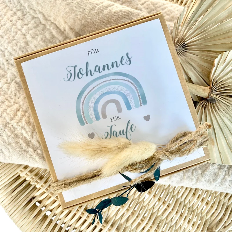 Personalisierte Geschenkschachtel Regenbogen Taufgeschenk für Jungen, individuelles Geldgeschenk zur Taufe inkl. Jutebeutel I Manufaktur Liebevoll