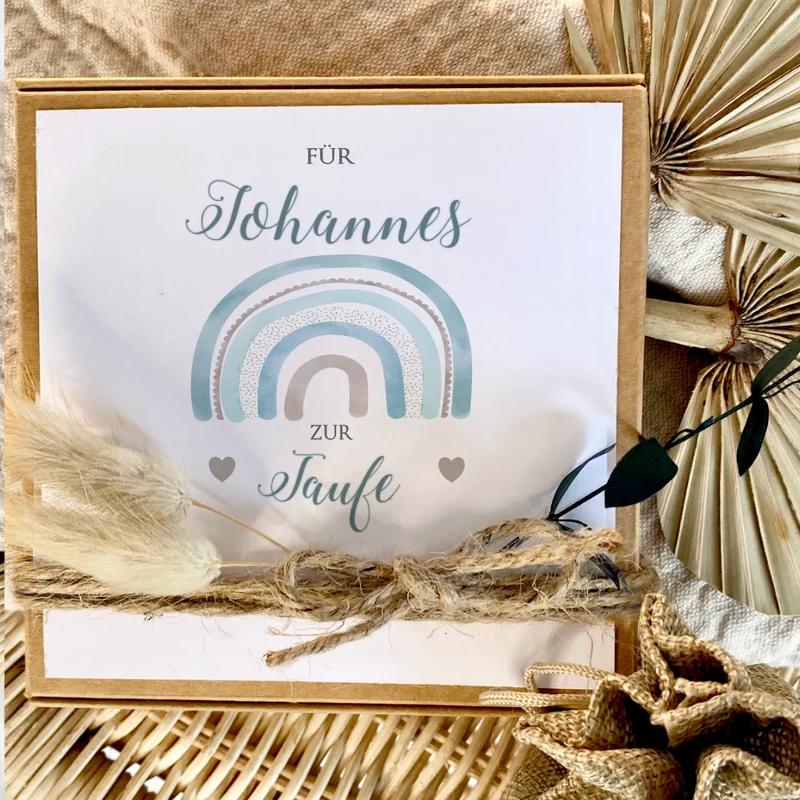 Personalisierte Geschenkschachtel Regenbogen Taufgeschenk für Jungen, individuelles Geldgeschenk zur Taufe inkl. Jutebeutel I Manufaktur Liebevoll