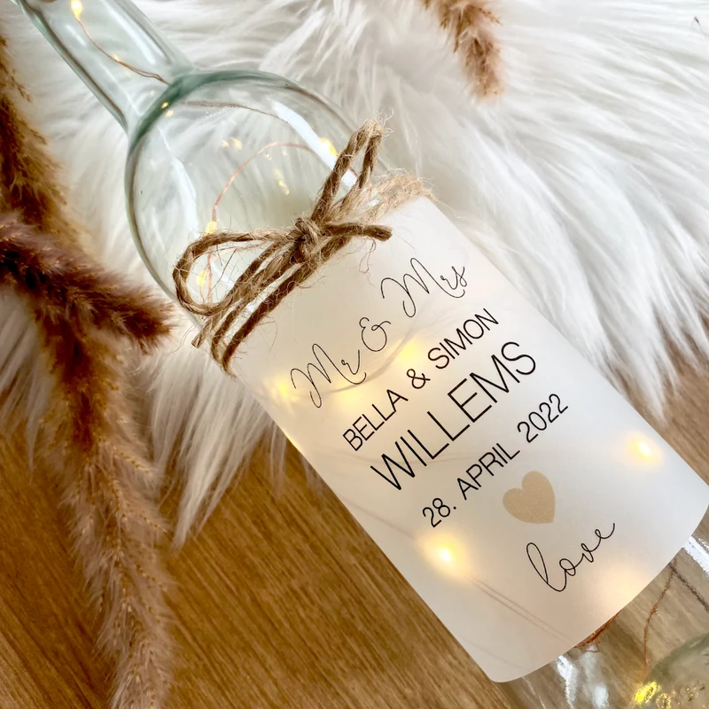 Hochzeitsgeschenk "Mr. & Mrs." mit Namen und Datum | Personalisiertes Flaschenlicht zur Hochzeit | Besondere Geschenkidee u. schöne Hochzeitsdeko