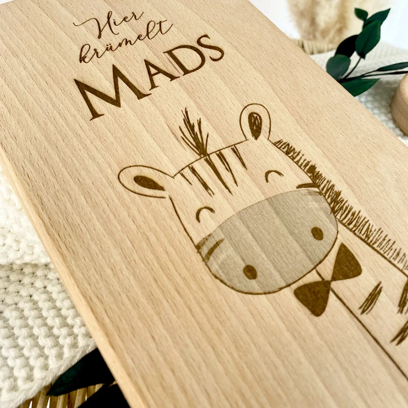 Frühstücksbrett aus Holz "Giraffe" mit Wunschnamen personalisiert