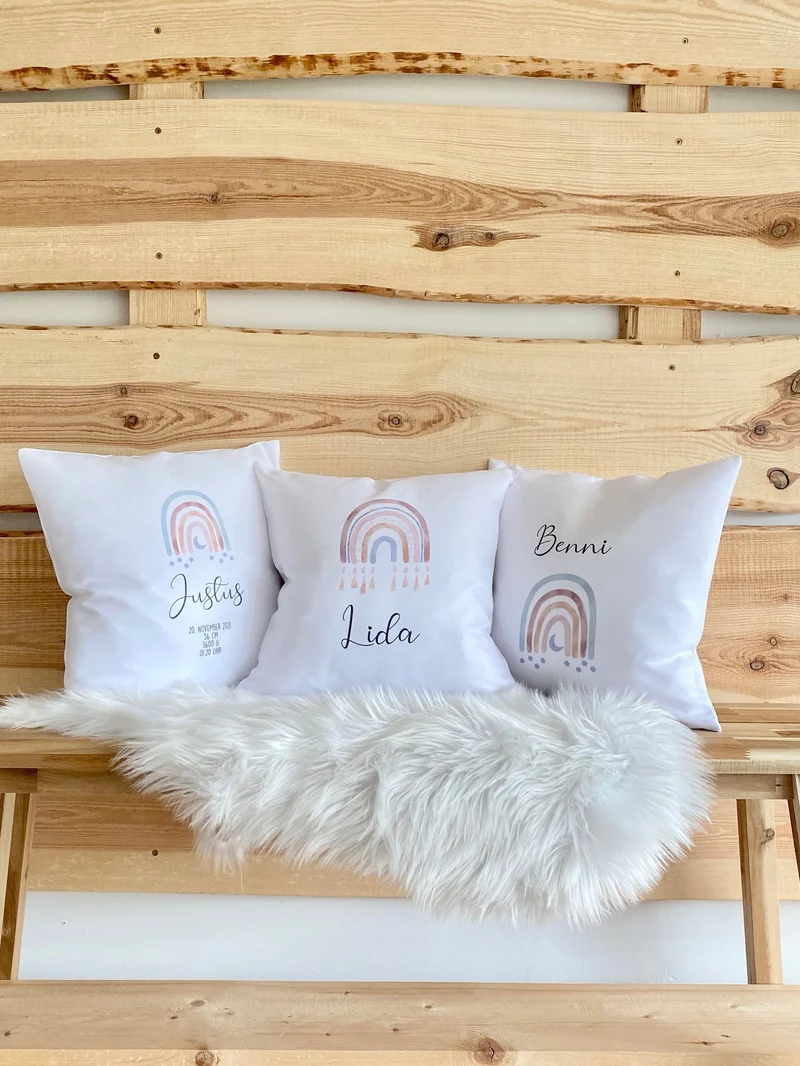 Schönes Geschenk für Mädchen u. Jungen | Kinderkissen "Regenbogen“ personalisiert mit dem Namen des Kindes | Liebevolle Dekoration für das Baby- u. Kinderzimmer | 5 Motivvarianten zur Auswahl