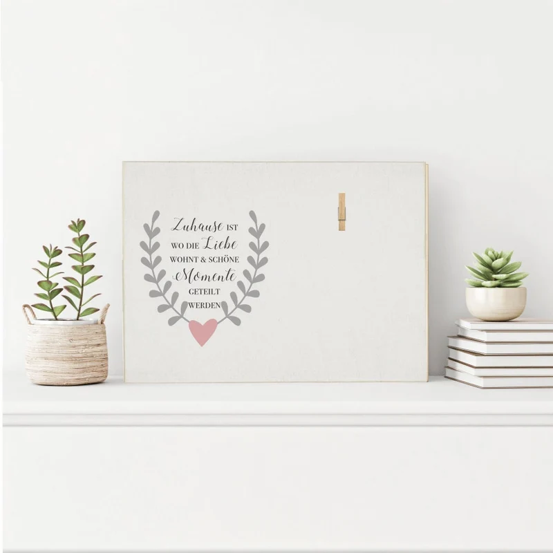 Besonderes Geschenk für die Familie und gemütliche Wohndekoration fürs Zuhause | Holzbild mit Klammer und Spruch "Zuhause ist wo die Liebe wohnt & schöne Momente geteilt werden“ | Fotogeschenk zum Anbringen eines Fotos