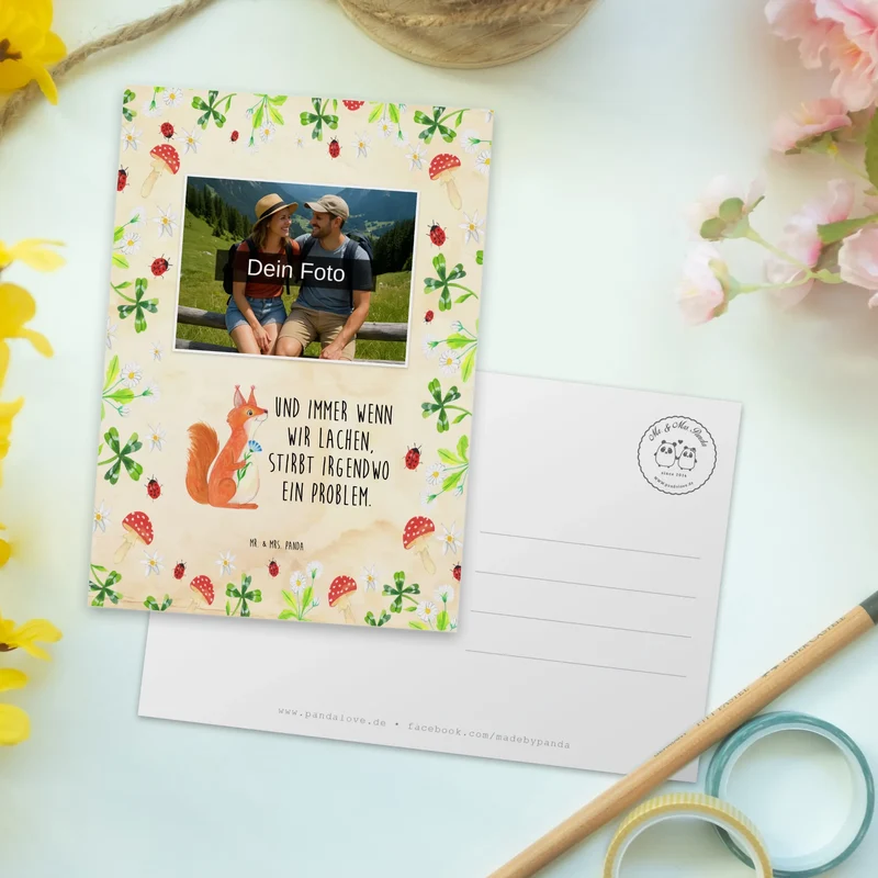 Personalisierte Foto Postkarte Eichhörnchen Blume