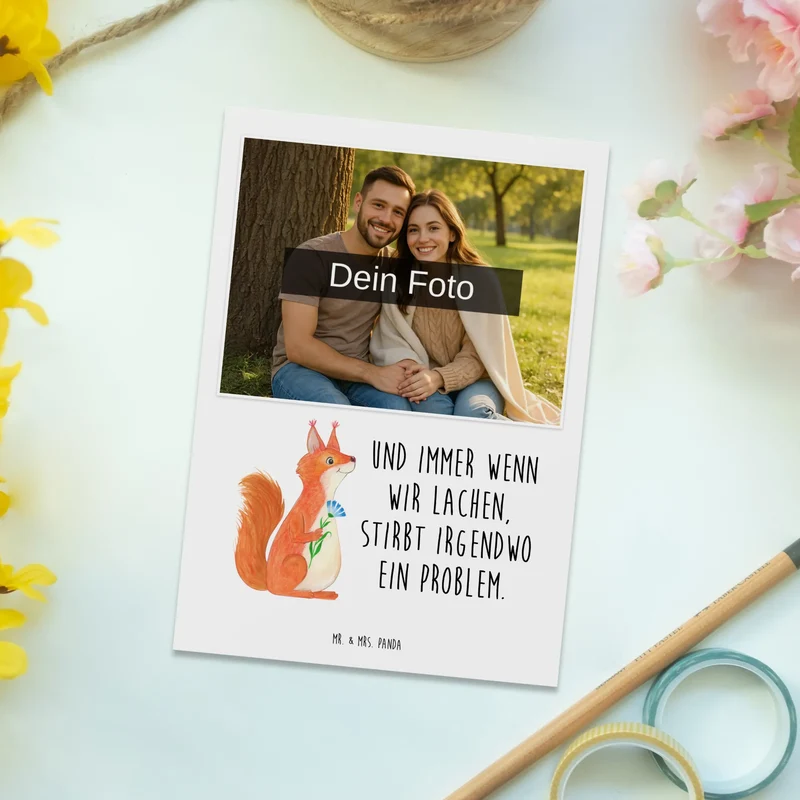 Personalisierte Foto Postkarte Eichhörnchen Blume